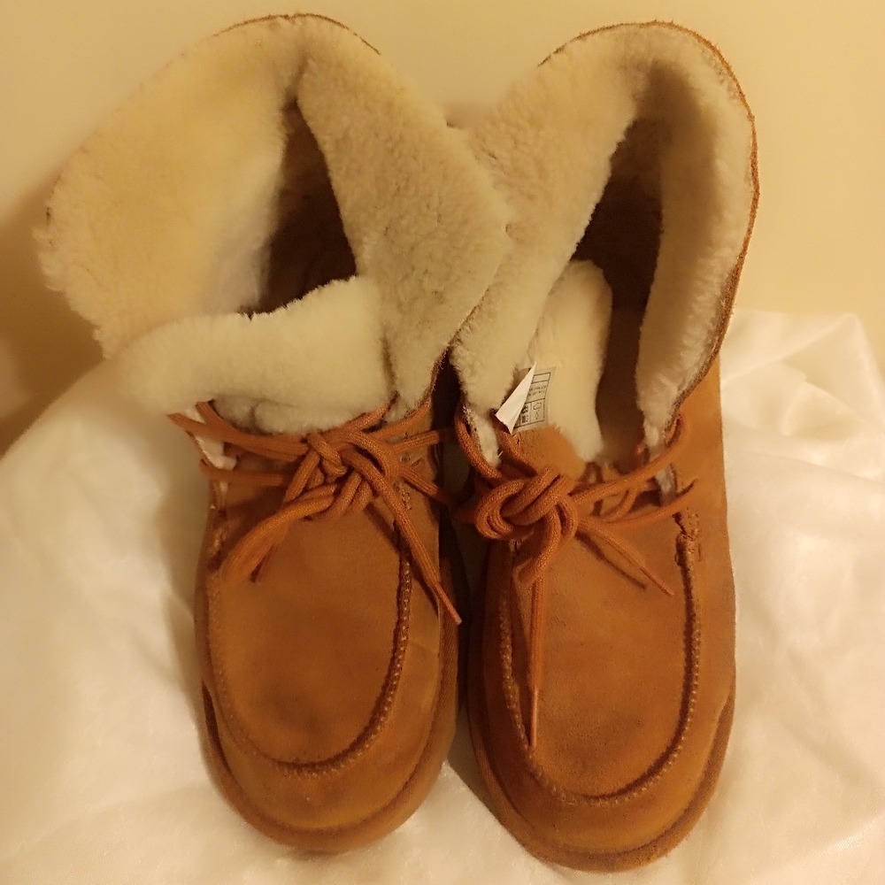UGG Diara brown women's Boot size 10  S/N 1113099